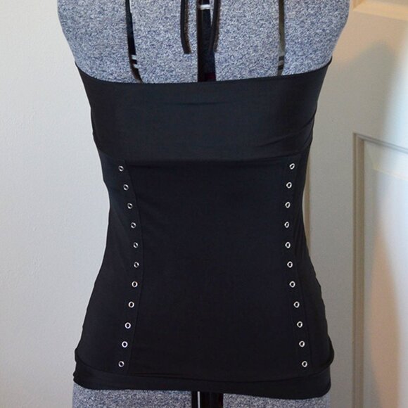 C.C. 1827 "Made You Look" brand Halter Top size medium - Picture 5 of 10